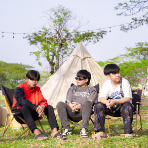 Listen to ຄັ້ງໜື່ງເຄີຍມີຮັກ song with lyrics from Sophana