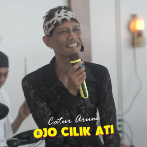 Dengarkan Ojo Cilik Ati (Live, Acoustic) lagu dari Catur Arum dengan lirik