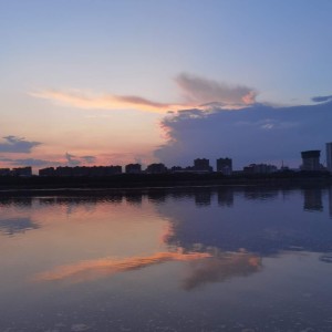 Listen to 谢谢你 (完整版) song with lyrics from 张圣楠