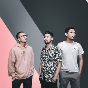 Album Aku Atau Dia oleh Maulana Wijaya