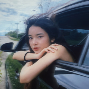 Dengarkan ถ้าเธออยู่ตรงนี้ lagu dari Toey dengan lirik