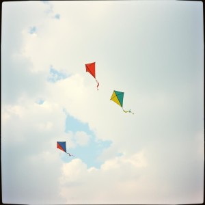 Listen to Barriletes en el cielo song with lyrics from Demian Destino