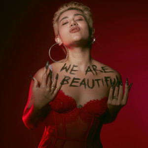 ดาวน์โหลดและฟังเพลง We Are Beautiful พร้อมเนื้อเพลงจาก SILVY