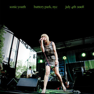 收听Sonic Youth的Bull In The Heather (Battery Park, NYC: July 4th 2008)歌词歌曲