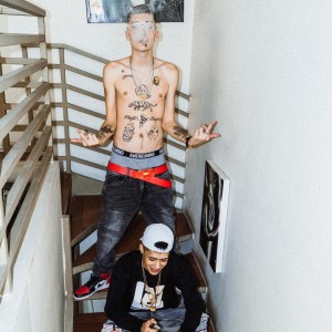Listen to Cojines (feat. Marcianeke & Cris Mj) song with lyrics from FiltraKing