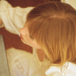 收聽Kate Bollinger的Lonely歌詞歌曲