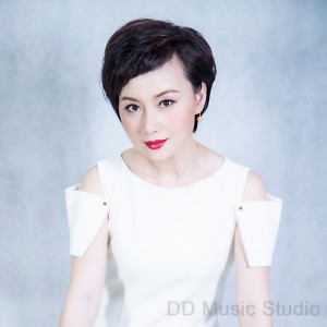 Listen to 梦中的微笑 song with lyrics from 马小倩