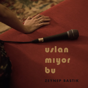 收聽Zeynep Bastık的Uslanmıyor Bu歌詞歌曲