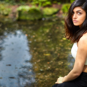 Dengarkan Persona lagu dari Wilde dengan lirik