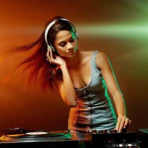 收聽DJ CAKRAWALA的SIA SIA MENGHARAP CINTAMU歌詞歌曲