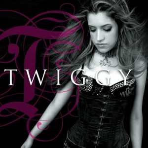 ดาวน์โหลดและฟังเพลง Vamos Tirar พร้อมเนื้อเพลงจาก Twiggy