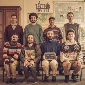Listen to Les bons vivants song with lyrics from Le Trottoir D'En Face