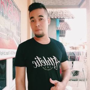 Dengarkan lagu Dudu Mantu Pilihan nyanyian DELON MAESTA dengan lirik