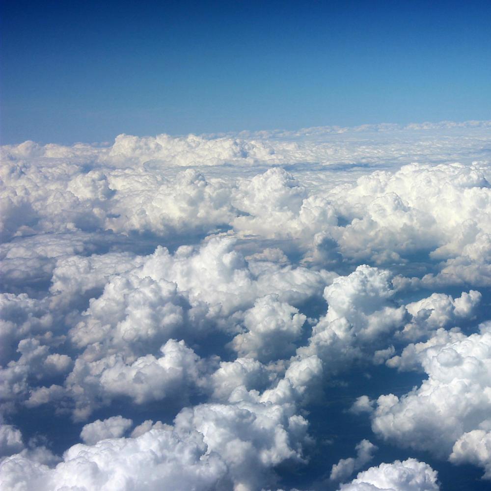 Debajo de nubes (Explicit)