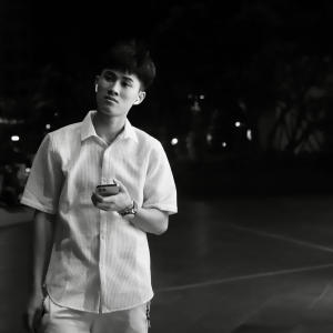 ดาวน์โหลดและฟังเพลง Bước Chân Đầu Ở Xứ Người พร้อมเนื้อเพลงจาก Nguyễn Hiền