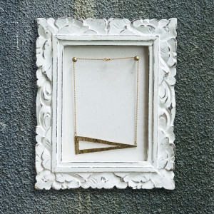 Dengarkan lagu Tuhan di Reruntuh Kota (Explicit) nyanyian Dongker dengan lirik