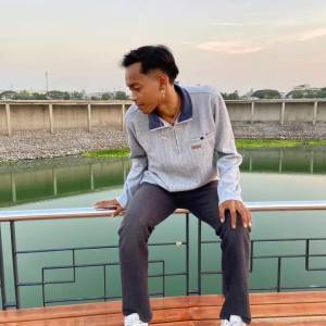 Listen to Rap Jeeb Tur song with lyrics from GOLLUMBOY