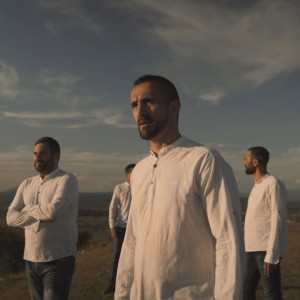Listen to Zagrli Nebo song with lyrics from Klapa Bunari