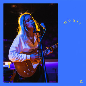 Dengarkan lagu Road Holes (Audiotree Live Version) nyanyian Mogli dengan lirik