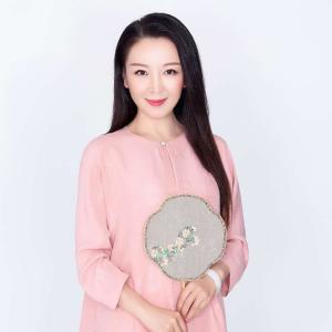 Listen to San Zi Jing (Quan Wen Song Dou Ban) (全文诵读版) song with lyrics from 文文姐姐
