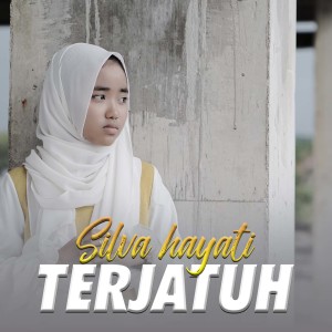 Dengarkan Terjatuh lagu dari Silva Hayati dengan lirik