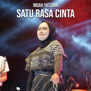 ดาวน์โหลดและฟังเพลง Satu Rasa Cinta พร้อมเนื้อเพลงจาก Indah Yastami