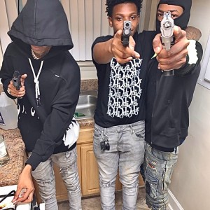 ดาวน์โหลดและฟังเพลง Both Sides (Explicit) พร้อมเนื้อเพลงจาก DoTwo