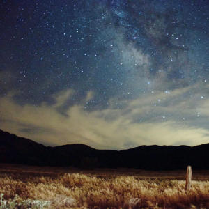 收聽LiEZ的Late Nights in the Hills歌詞歌曲