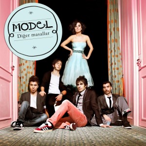 Dengarkan Yalnızlık Senfonisi lagu dari Model dengan lirik