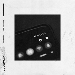 Dengarkan lagu Airplane Mode nyanyian DayNight dengan lirik