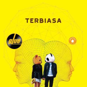 Listen to Dunia Mengapa Kau Membenciku song with lyrics from Glue