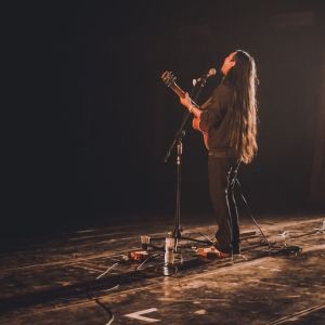 Dengarkan Berdukaria Bersama lagu dari Mawang dengan lirik