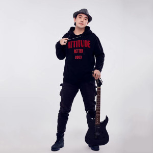 Dengarkan 其实我还好 lagu dari 买尔达尼拜合提亚尔 dengan lirik