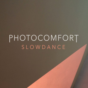 Dengarkan lagu Slowdance nyanyian Photocomfort dengan lirik