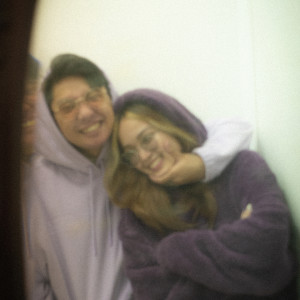 Dengarkan lagu Akin Ka Lang nyanyian Frizzle Anne dengan lirik