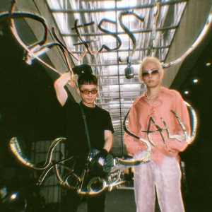ดาวน์โหลดและฟังเพลง BLESS U (Explicit) พร้อมเนื้อเพลงจาก SKLR