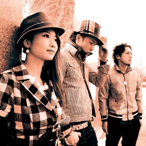 ดาวน์โหลดและฟังเพลง Goin' พร้อมเนื้อเพลงจาก Upperground
