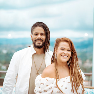 Listen to Outras Vidas song with lyrics from VIEGAS