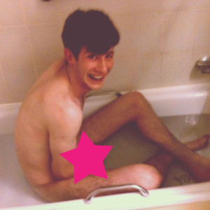 Dengarkan lagu Mirror Ghost nyanyian Towns dengan lirik