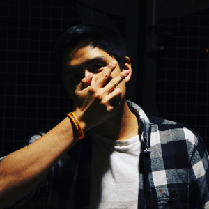 Dengarkan War of Hearts (Explicit) lagu dari Shon Checker dengan lirik