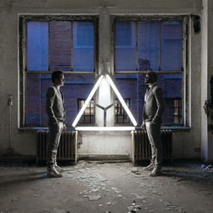 ดาวน์โหลดและฟังเพลง Coconut Sofa พร้อมเนื้อเพลงจาก Jaded Incorporated