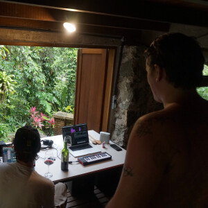 default playlist img