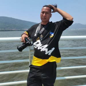 Listen to 伤心的时候可以听情歌 (cover: 欢子) (完整版) song with lyrics from 李沙克