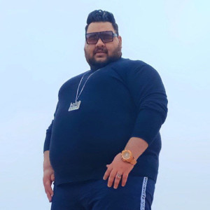 收聽ديشا الغمراوى的دى ملاك歌詞歌曲