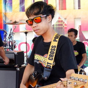 ดาวน์โหลดและฟังเพลง Kecewa (Remix) พร้อมเนื้อเพลงจาก Apri Al Ghifari