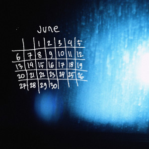ดาวน์โหลดและฟังเพลง June พร้อมเนื้อเพลงจาก Oz The Oddz