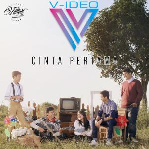 Dengarkan Cinta Pertama lagu dari V-IDEO dengan lirik