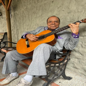 收聽Adriana Holguin的Comprende que te quiero歌詞歌曲