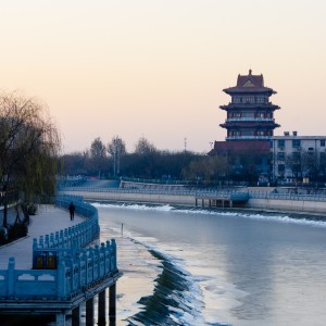 Listen to 相约狮城 (伴奏) song with lyrics from 刘伟