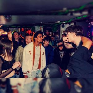 收聽Soyuz.的Motorola. (Explicit)歌詞歌曲